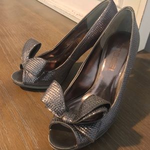 Size 8 Pewter glitter pumps (EUC)
